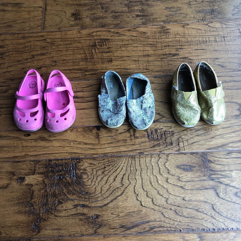 Bundle of 3 shoes - 2 TOMS, 1 CROC little girls size 6T